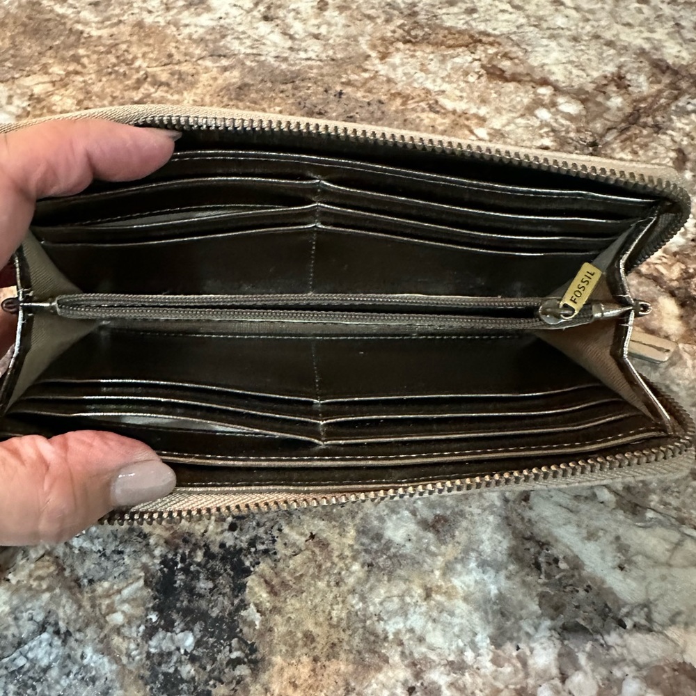 Fossil Wallet - Picture 6 of 8